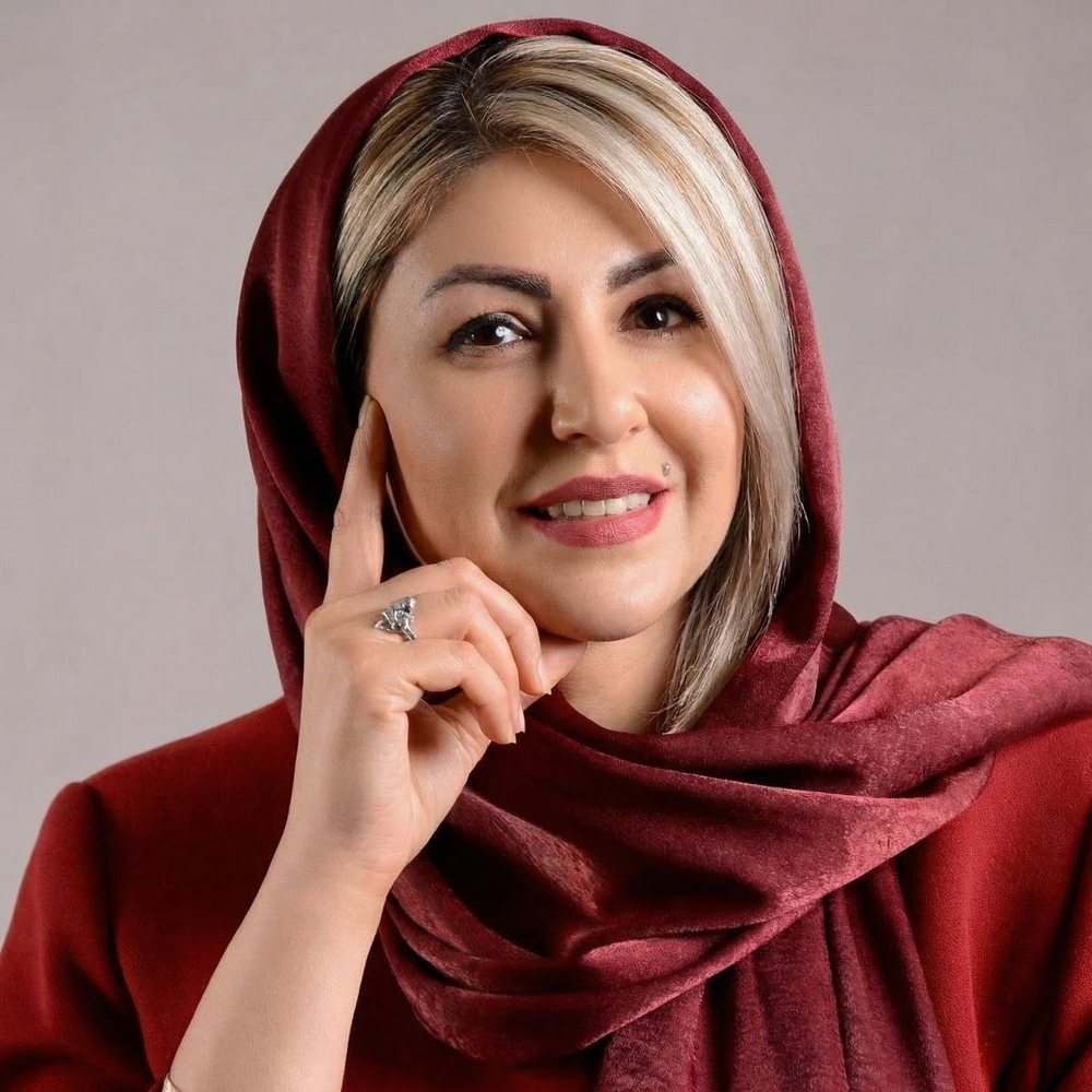 پرترهٔ معصومه نخلی، نویسنده
